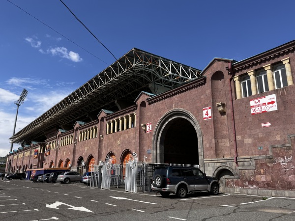 Vazgen Sargsyan anvan Hanrapetakan Marzadasht - Yerevan