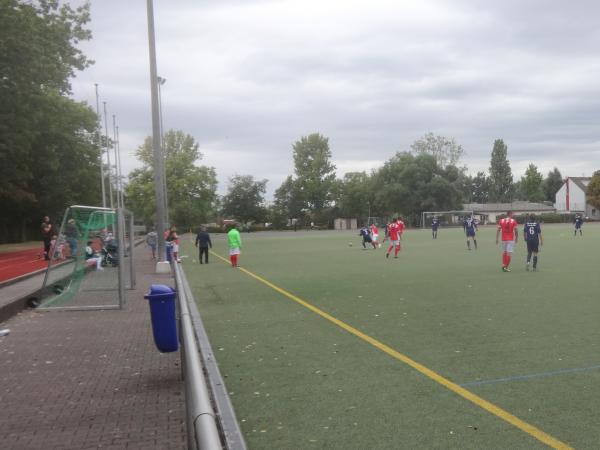 Sportplatz an der Kaiserbrücke - Wiesbaden-Amöneburg