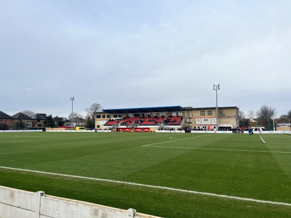 Wheatsheaf Park - Staines, Surrey