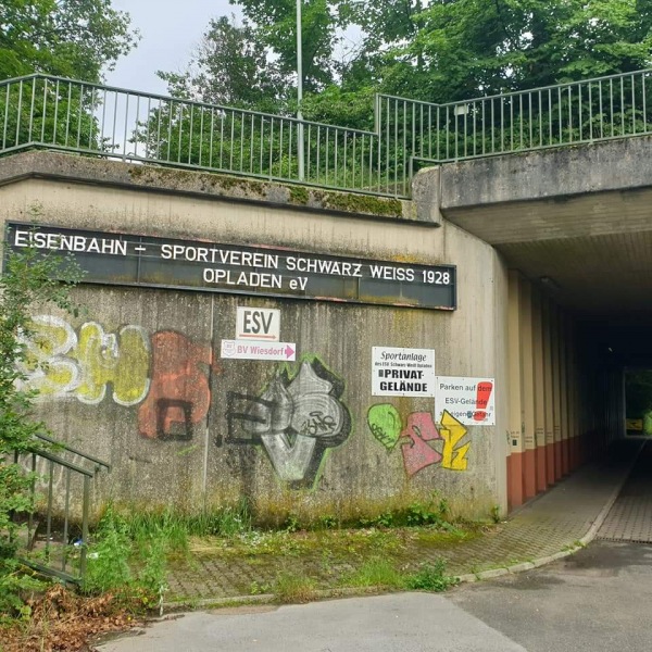 Sportplatz Robert-Blum-Straße - Leverkusen-Opladen