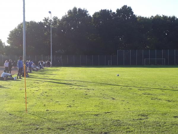 Bezirkssportanlage Curiestraße - Bremen-Horn