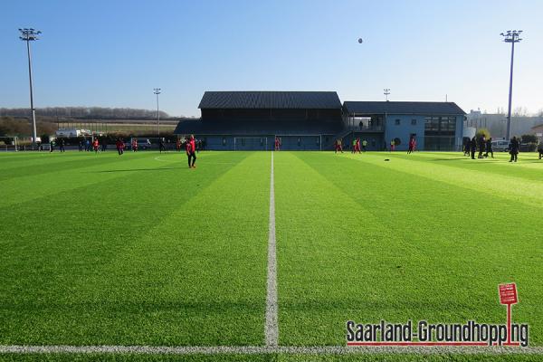 Stade John Grün terrain synthétique - Mondorf-les-Bains