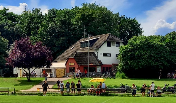 Sportgelände am Schloß - Schöneck/Hessen-Büdesheim
