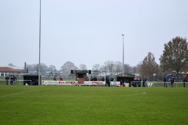 Helmut-Gehn-Stadion - Klein-Offenseth-Sparrieshoop