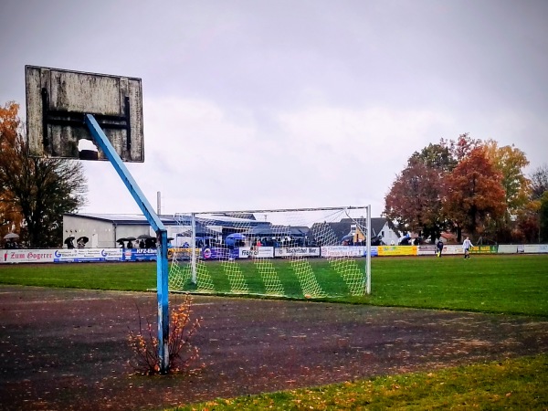 Schulsportgelände - Floß