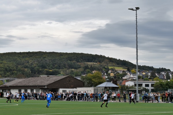 Roquemaure-Stadion Nebenplatz 1 - Ehringshausen