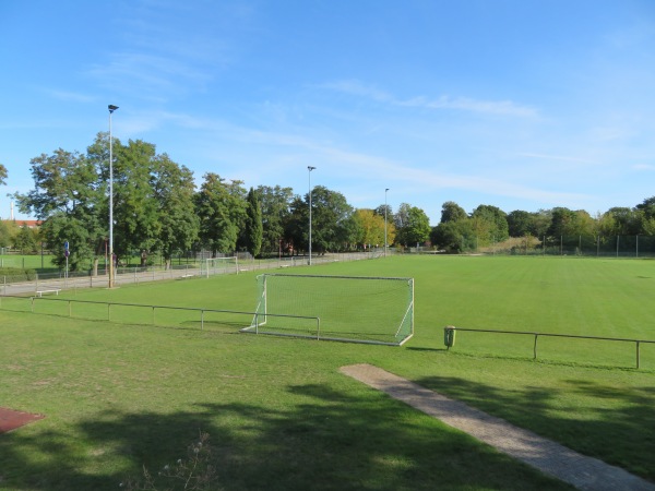Geschwister-Scholl-Stadion Nebenplatz 1 - Klötze