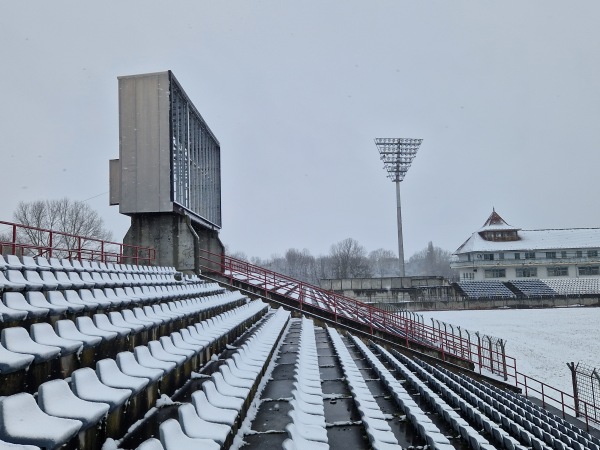 Stadler Stadion - Akasztó