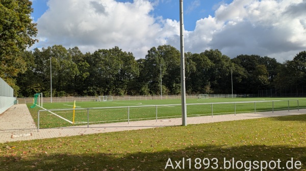 Sportplatz im Gleisdreieck - Bielefeld-Brackwede