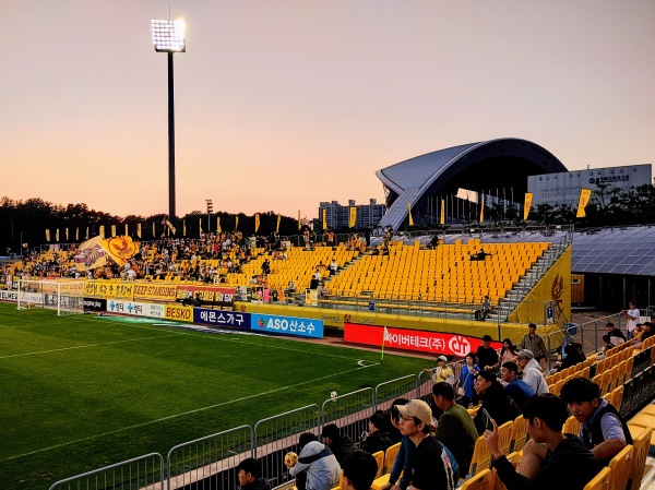 Gwangju Football Stadium - Gwangju