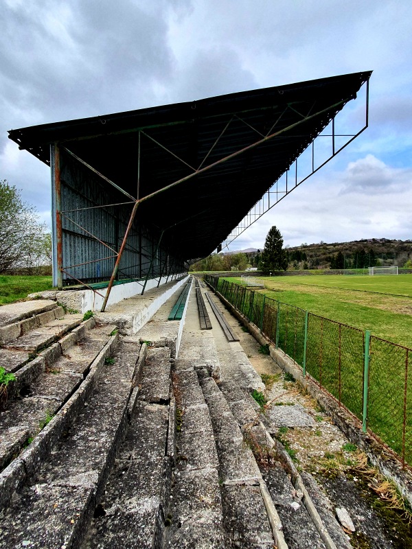 Futbalový štadión Handlová - Handlová