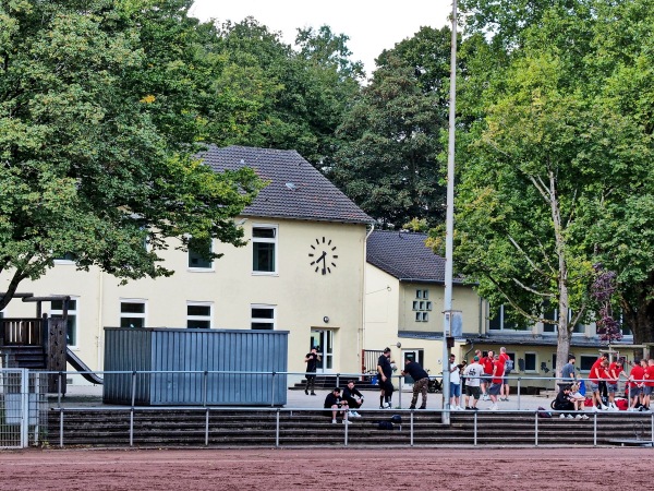 Sportplatz Im Emscherbruch 70 - Gelsenkirchen-Resser Mark
