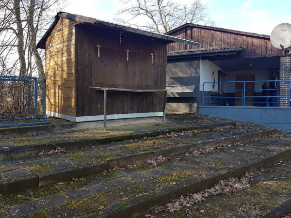 Sportplatz an der B49 - Mücke-Flensungen