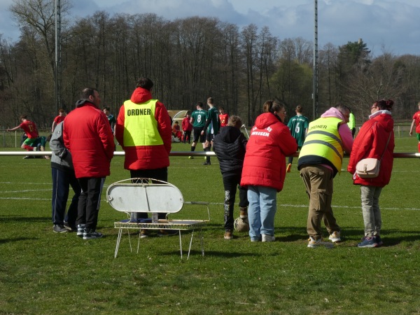 Sport-, Freizeit- und Jugendzentrum Manfred Hahn Platz 2 - Weisen