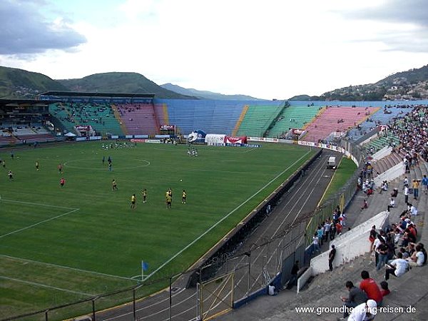 Estadio Nacional Chelato Uclés - Tegucigalpa