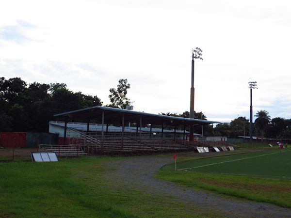 Tribünen inzwischen durch Neubauten ersetzt.