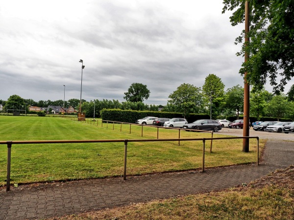 Römerstadion Nebenplatz - Salzkotten-Mantinghausen