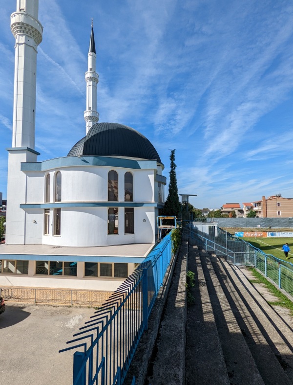 Stadiumi Kamza - Kamëz (Kamza)