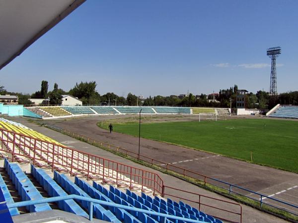 Ahmatbek Suyumbayev atyndagy Stadion - Oş (Osh)