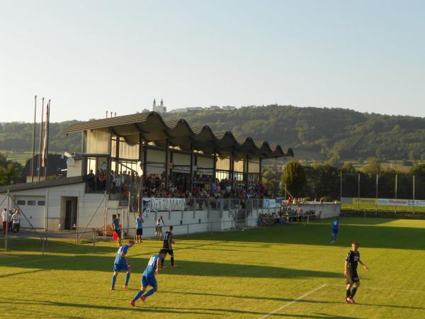 Donauwellenstadion - Krummnussbaum