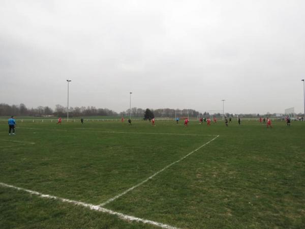 Sportplatz an der B93 - Treben-Serbitz