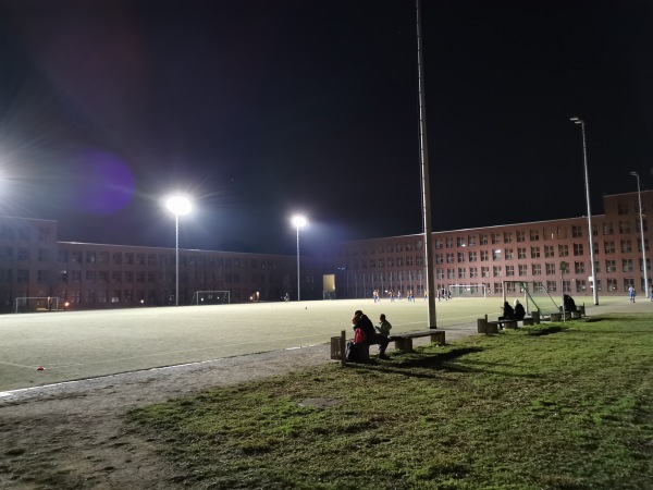 Sportplatz Wilhelm-Ostwald-Schule - OSZ für Gestaltung - Berlin-Steglitz