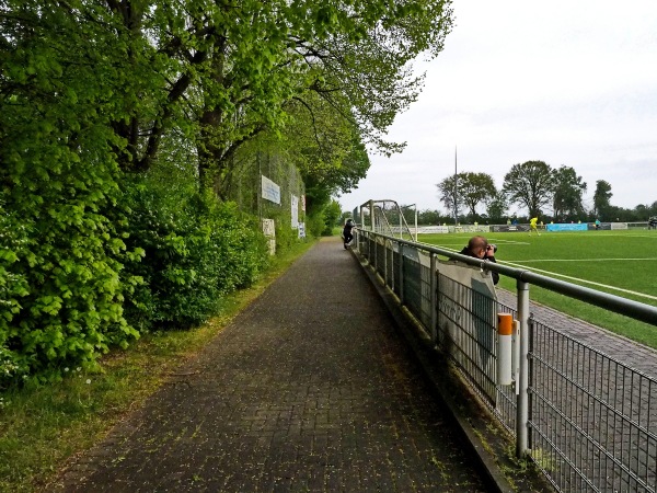 Bezirkssportanlage Am Eisenbrand Platz 4 - Meerbusch-Büderich