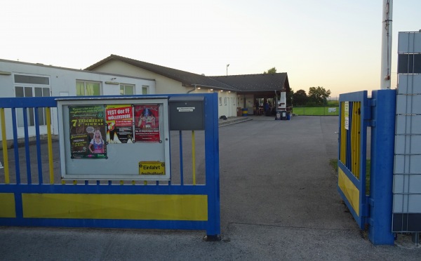 Sportplatz Matzendorf-Hölles - Matzendorf-Hölles