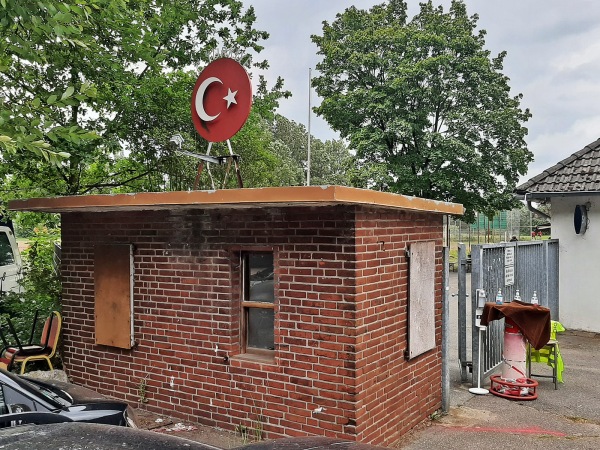 Stadion an der Landesgrenze - Hamburg-Wilhelmsburg