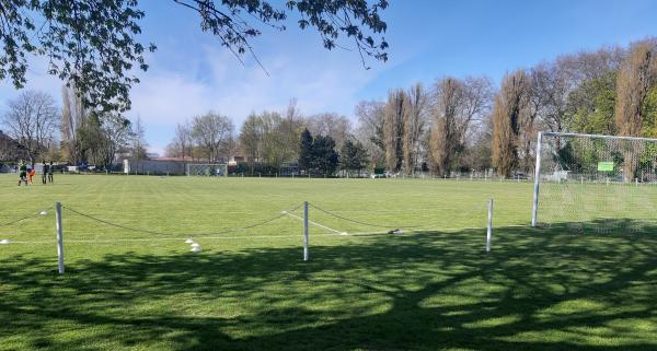 Carville Hall Park North - Brentford, Greater London