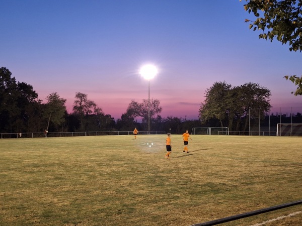 Sportplatz am Dorfgemeinschaftshaus - Kirtorf-Wahlen