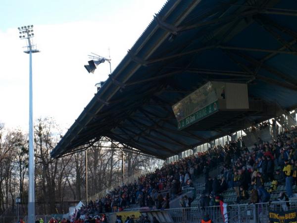 Stadion im Sportpark Höhenberg - Köln-Höhenberg