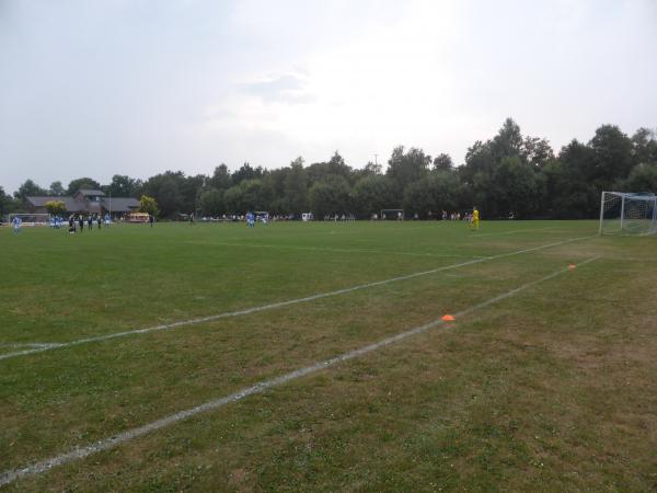 Platz am Vereinsheim - Vollersode-Bornreihe