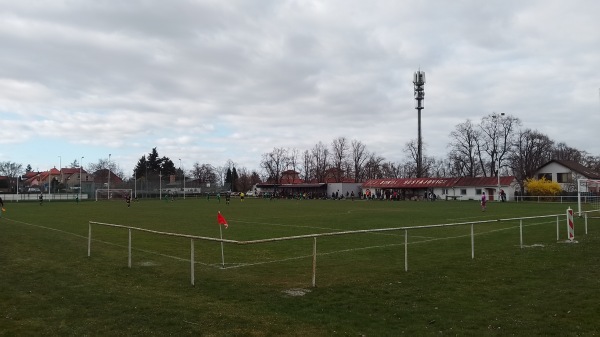 Fotbalové hřiště Šestajovice - Šestajovice