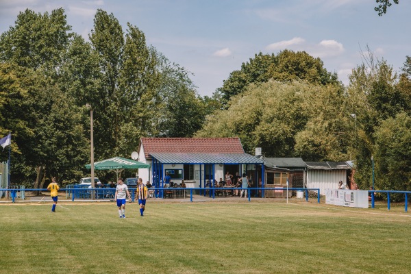 Glück-Auf-Sportstätte - Neukieritzsch-Deutzen