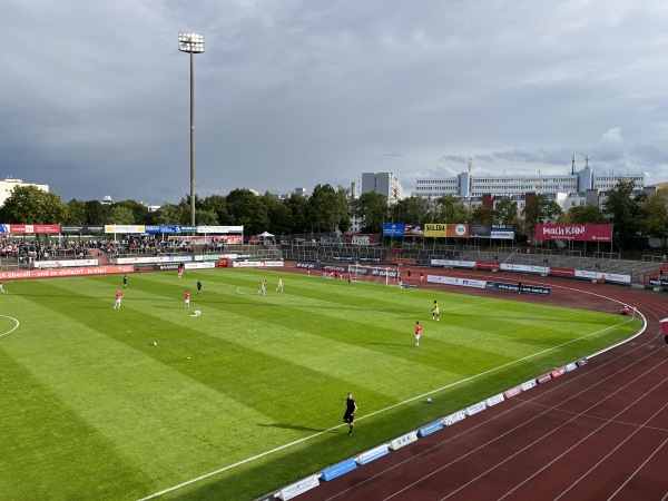 Südstadion im Jean-Löring-Sportpark - Köln-Zollstock