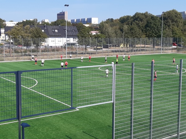 Sportplatz Gymnasium Allee der Kosmonauten - Berlin-Lichtenberg