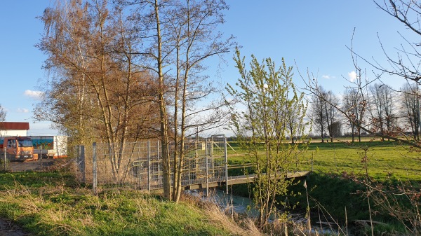 Brücke zum Nebenplatz