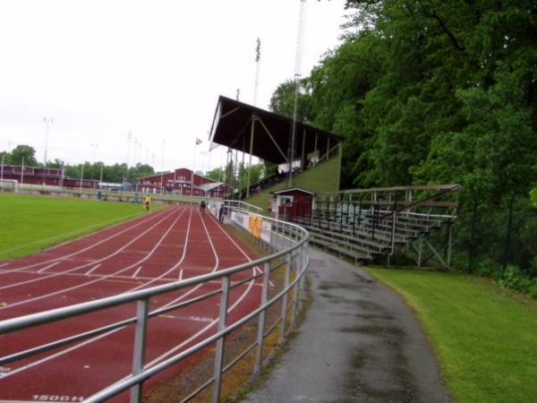 Haupttribüne vor dem Neubau 2014
