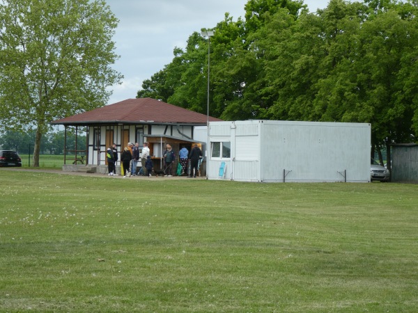 Sportplatz an der L332 - Lindendorf-Sachsendorf