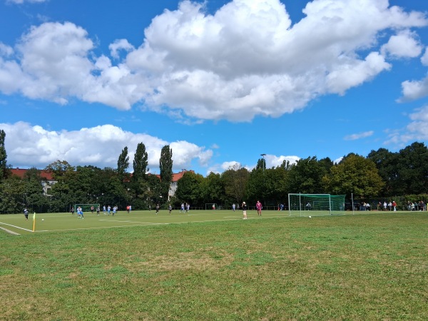 Friedrich-Ebert-Stadion Nebenplatz 2 - Berlin-Tempelhof