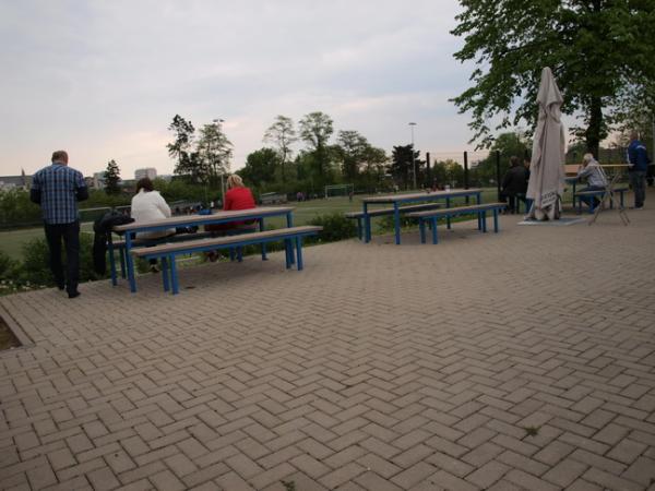 Ernst-Reuter-Kampfbahn Nebenplatz - Mönchengladbach