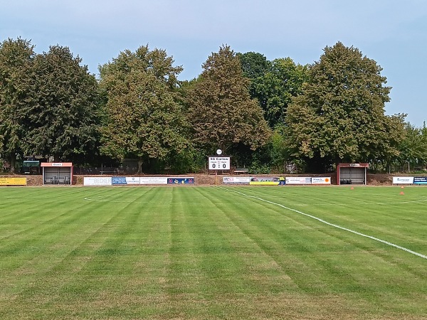 Sportstätte Rehnaer Straße - Carlow/Mecklenburg