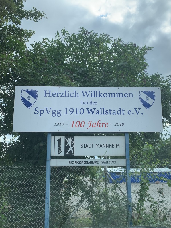 Horst-Krischa-Stadion der Bezirkssportanlage Wallstadt - Mannheim-Wallstadt