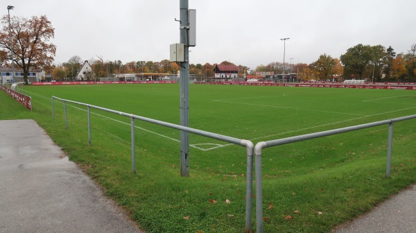 Sportpark Valznerweiher Platz 3 - Nürnberg-Zerzabelshof