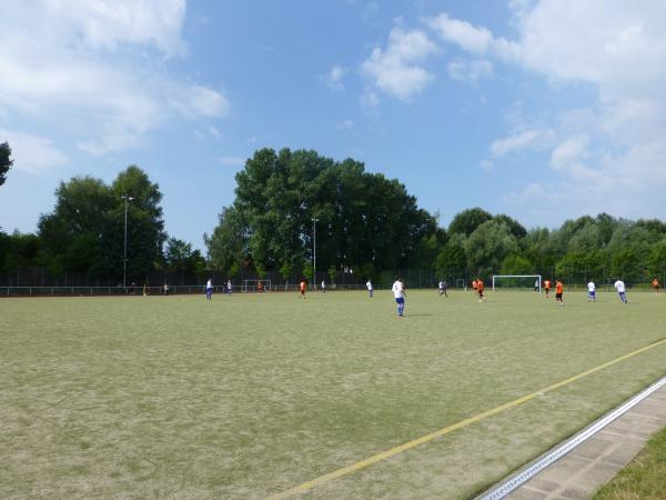 Sportplatz Darßer Straße - Berlin-Weißensee