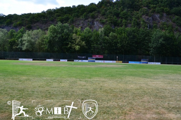Sportplatz am Nahestrand - Idar-Oberstein-Fischbach