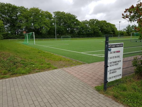 Sportplatz Kirschallee - Potsdam-Bornstedt