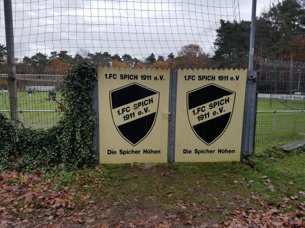 Waldstadion im Sportpark Spicher Höhen - Troisdorf-Spich