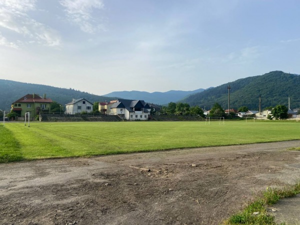 Stadion Yunist' - Skole